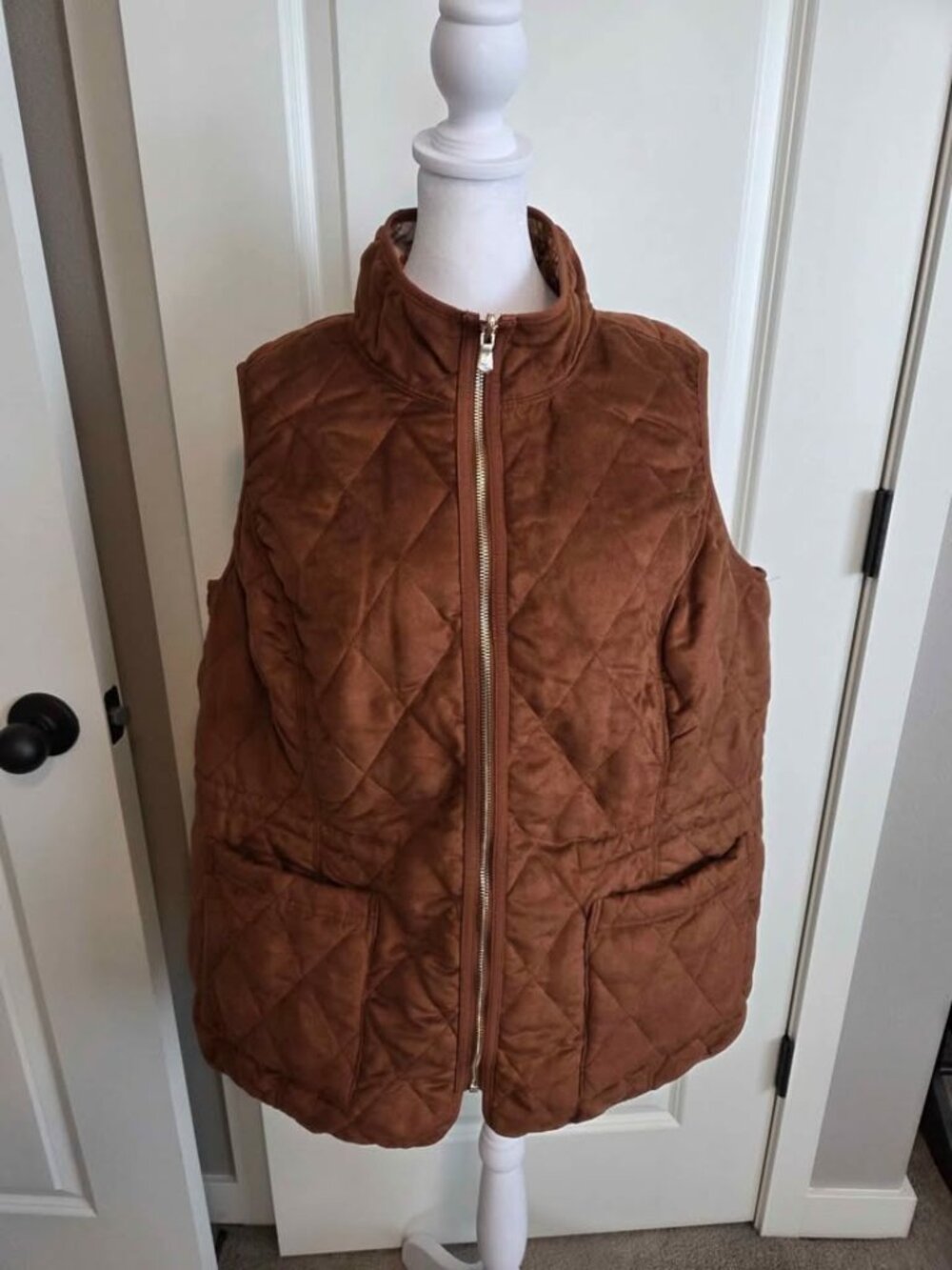 Izaac Mizrahi suede style vest with paisley lining 1X